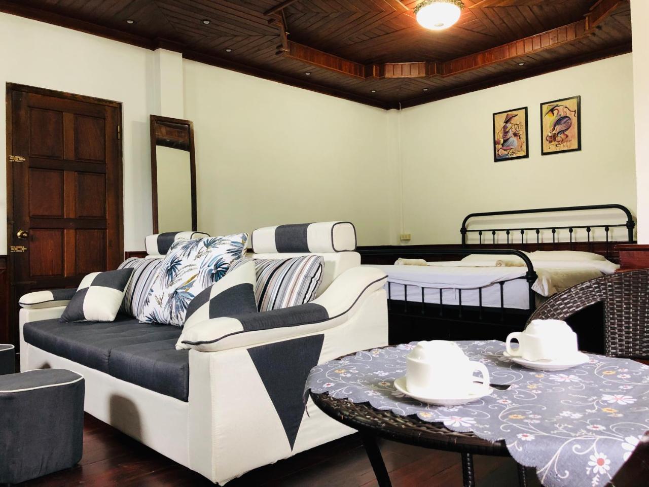לואנג פרבאנג Dear Villa House מראה חיצוני תמונה