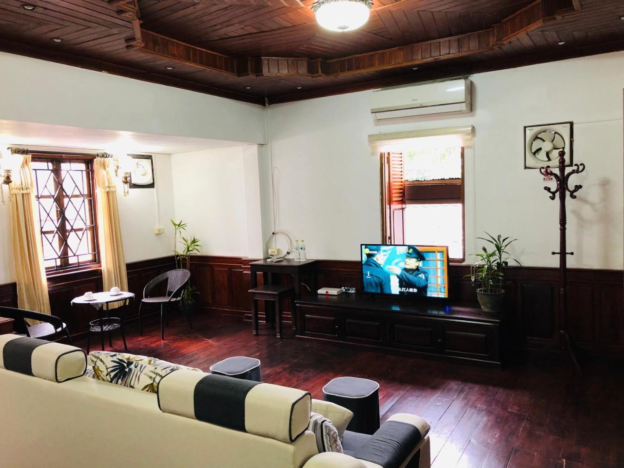 לואנג פרבאנג Dear Villa House מראה חיצוני תמונה